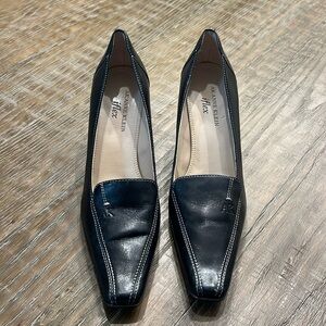 Ann Klein filed heels navy size 7